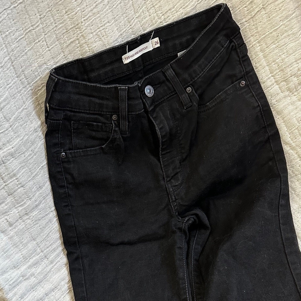 Levi's 725 High Rise Boot Cut Jean Size 26